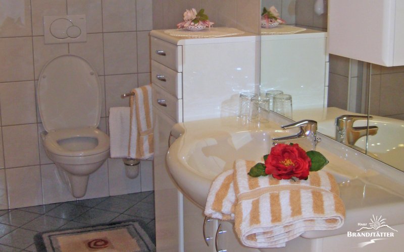 Haus Brandstätter - Komfortzimmer mit Waschraum Dusche und WC, Zimmer mit Frühstück